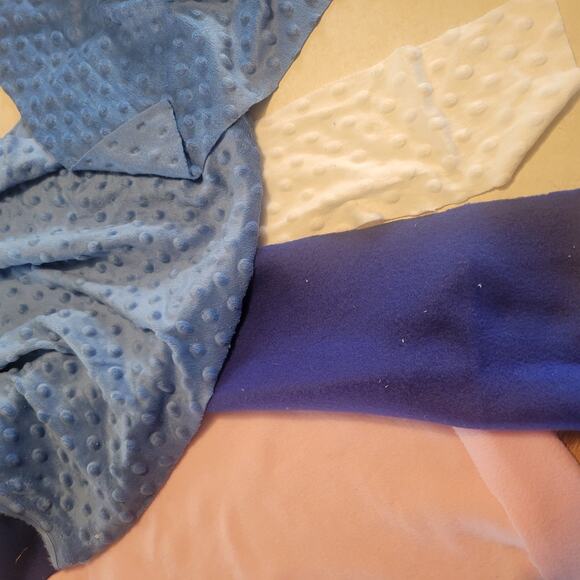 5 lbs 11 oz Lot Fleece Fabric Remnants Print & Solid Pieces Assorted Sew Crafts - Picture 8 of 12